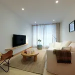 アパート Homes By Upper Luxury Housing