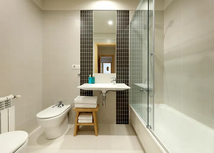 Homes By Upper Luxury Housing * Σαντιάγο ντε Κομποστέλα